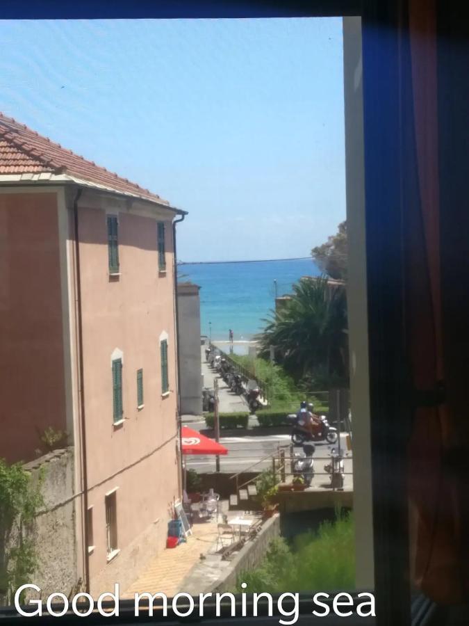 House Of Fly With Sea View, Front The Beach Savona Buitenkant foto