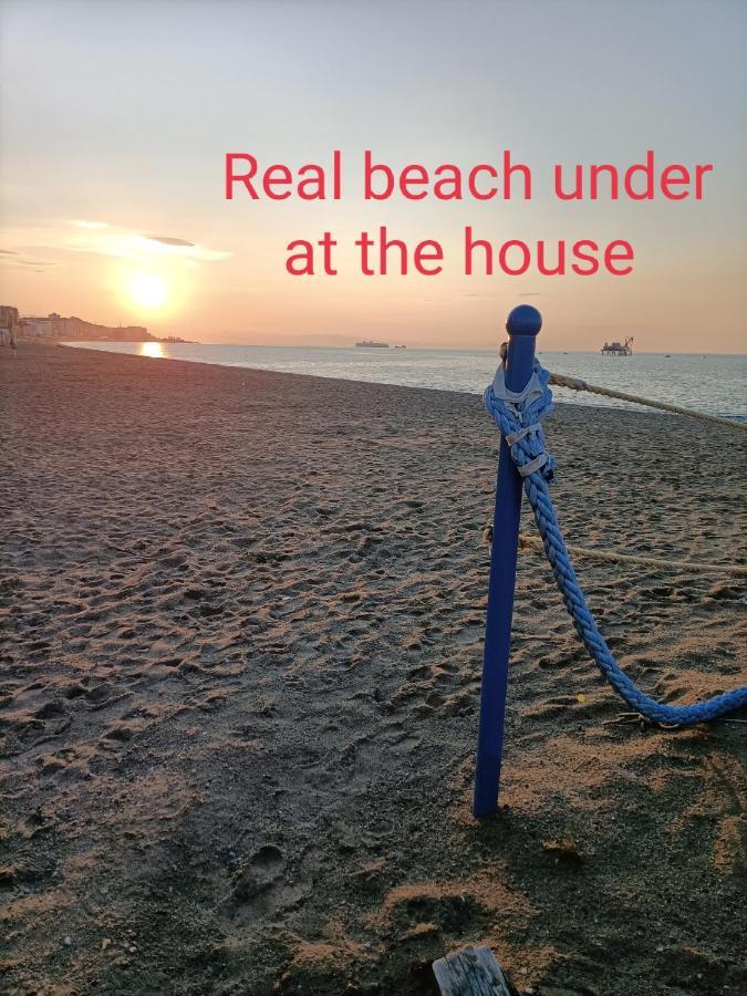 House Of Fly With Sea View, Front The Beach Savona Buitenkant foto